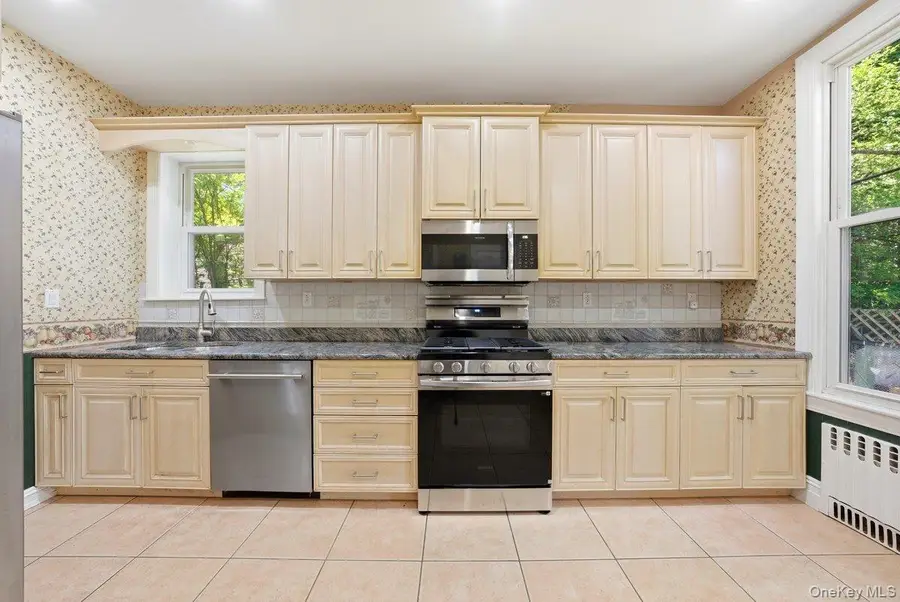 261 E 239th Street, Bronx, NY 10470 - #3