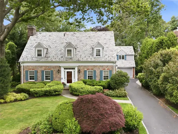 61 Mason Drive, Manhasset, NY 11030