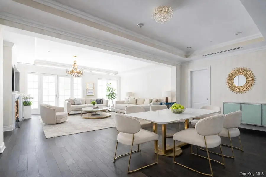 3000 Royal Court #3201, North Hills, NY 11040 - #3