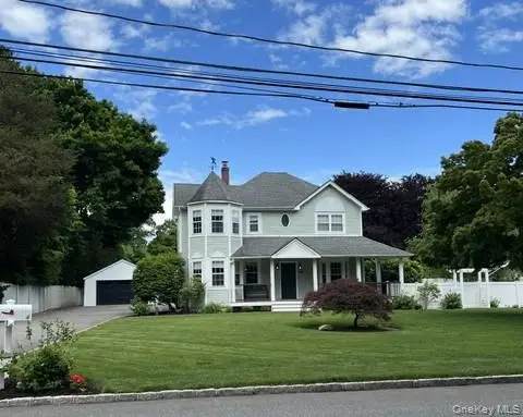 25 Sunny Road, Saint James, NY 11780