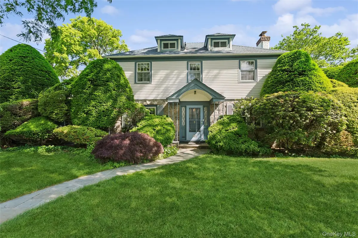 621 Oxford Street, Westbury, NY 11590 - #1