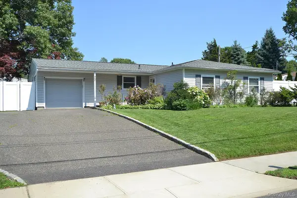 77 S Bicycle Path, Selden, NY 11784