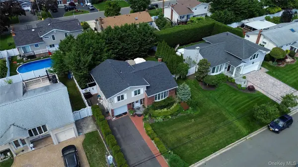 39 Brewster Road W, Massapequa, NY 11758