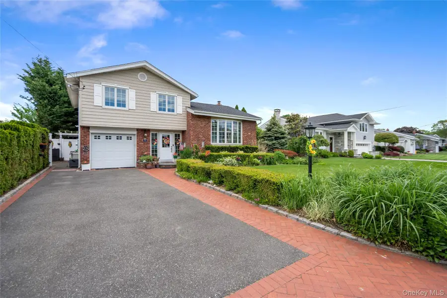 39 Brewster Road W, Massapequa, NY 11758 - #3