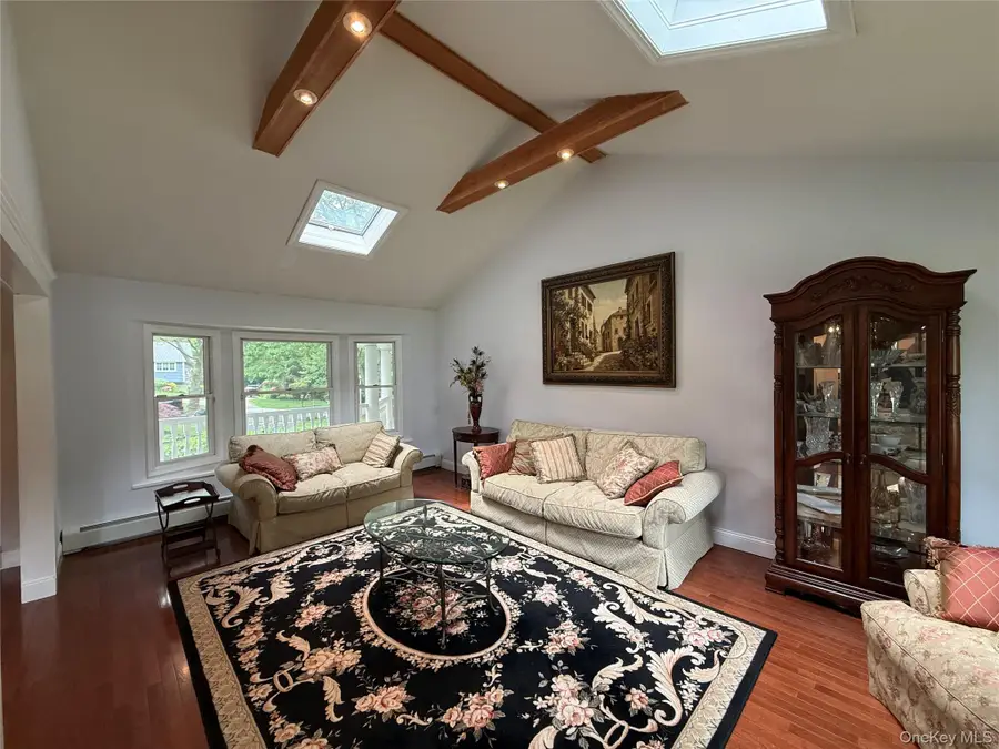 5 Blossom Street, Dix Hills, NY 11746 - #3