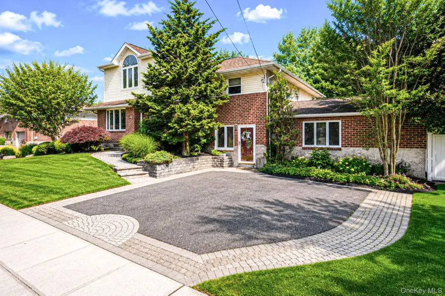 11 Lourae Drive, Massapequa Park, NY 11762 - #3