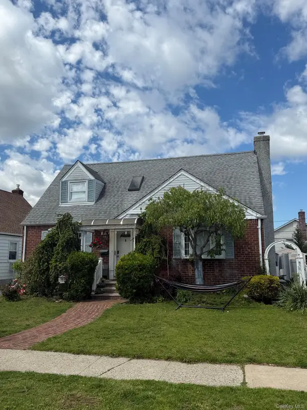 231 Dorchester Road, Garden City, NY 11530