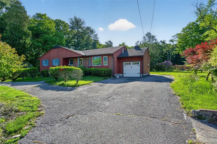 660 Washington Avenue, Plainview, NY 11803 - #2