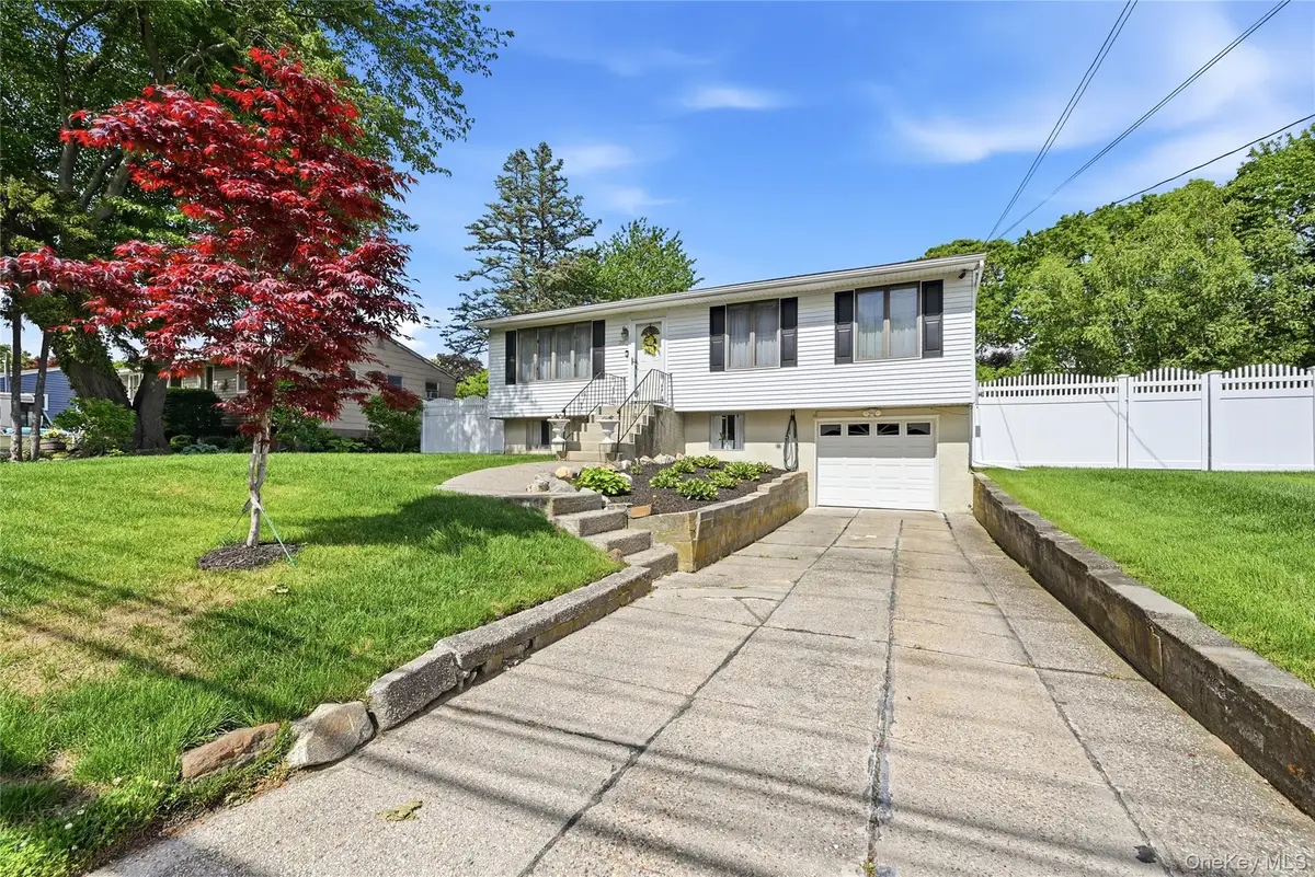 35 Randall Road, Shoreham, NY 11786 - #1