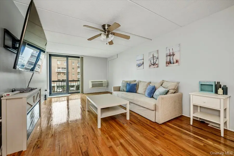 750 W Broadway #3M, Long Beach, NY 11561 - #3