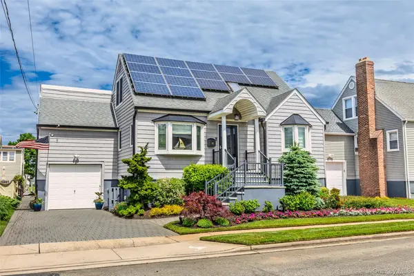 650 S 9th Street, Lindenhurst, NY 11757