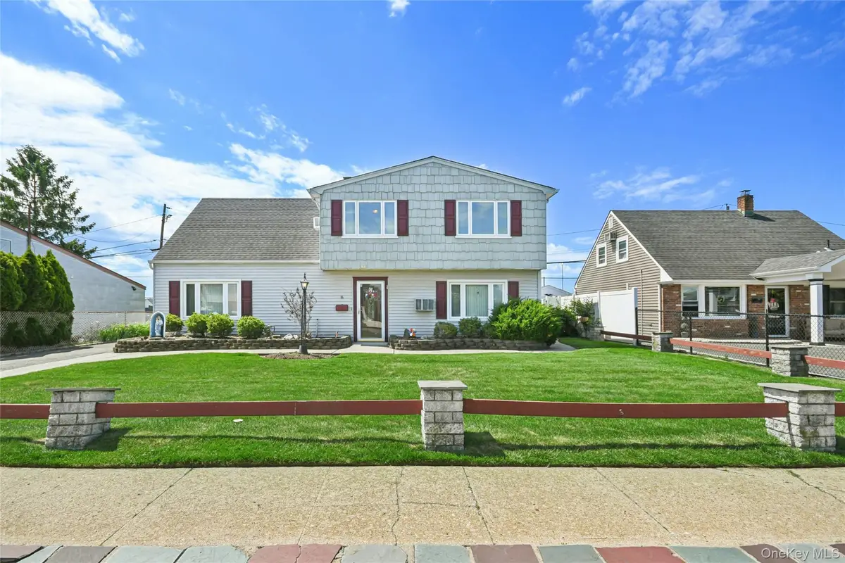 16 Sycamore Lane, Levittown, NY 11756 - #1