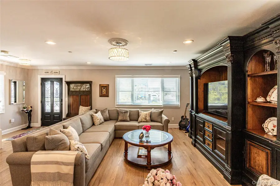 19 Pershing Avenue, Babylon, NY 11702 - #3