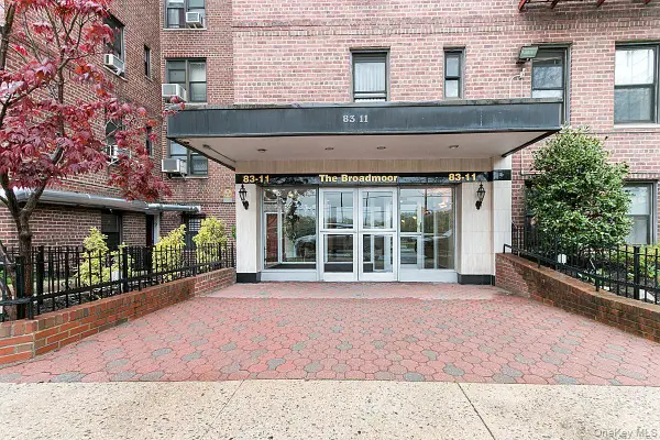 83-11 139 Street #4G, Briarwood, NY 11435