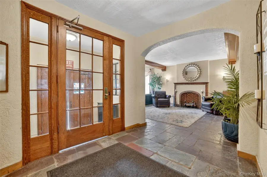 42 Pondfield Road W #4F, Bronxville, NY 10708 - #3
