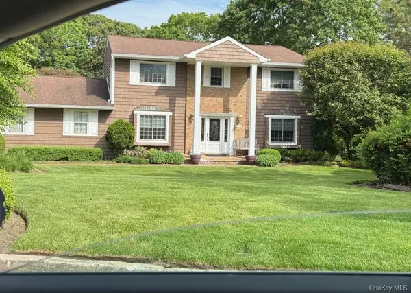 39 Tamara Court, Melville, NY 11747