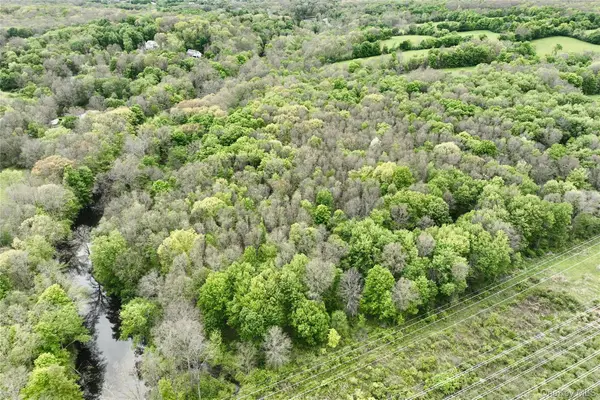 W Twin Arch Road, Campbell Hall, NY 10916