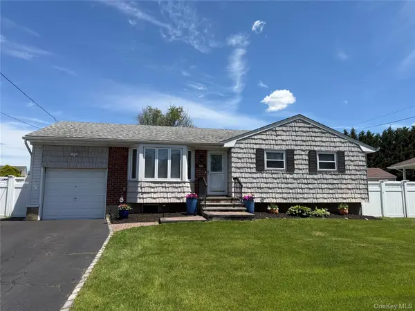 205 Villa Avenue, Deer Park, NY 11729