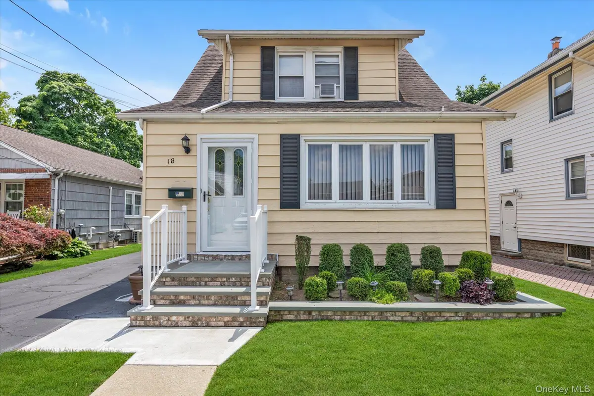 18 W Melrose Street, Valley Stream, NY 11580 - #1