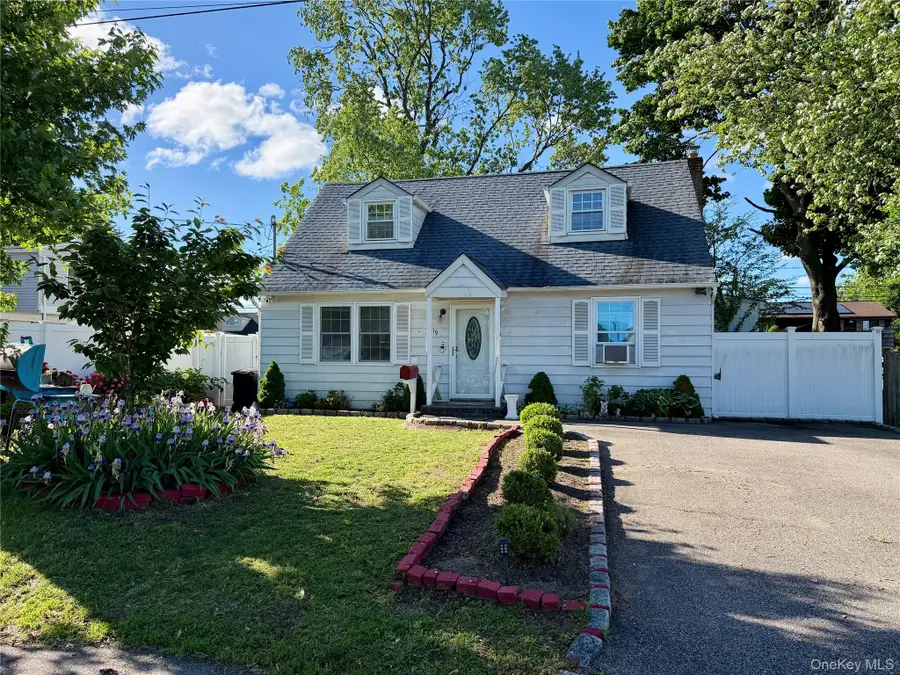19 3rd Street, Lindenhurst, NY 11757 - #2