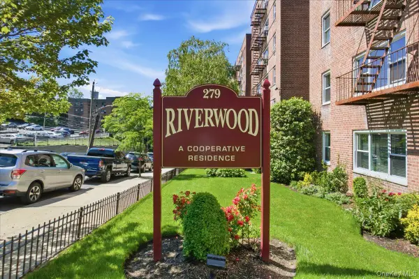 279 N Broadway #8R, Yonkers, NY 10701