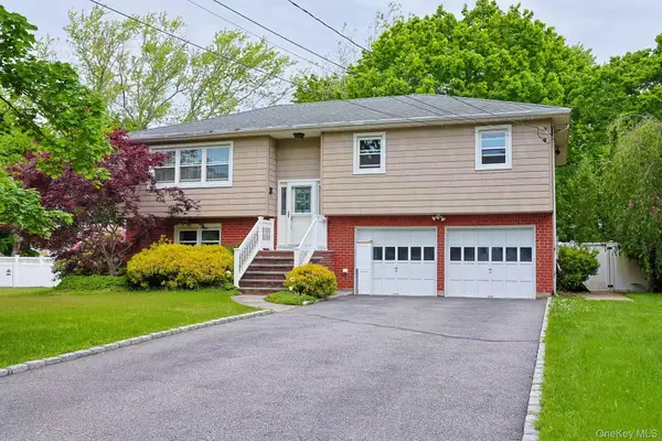 9 Grossman Street, Melville, NY 11747