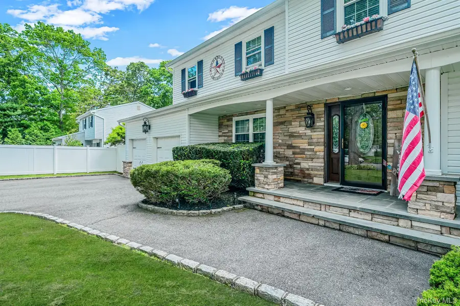 4 Sharon Drive, Coram, NY 11727 - #2