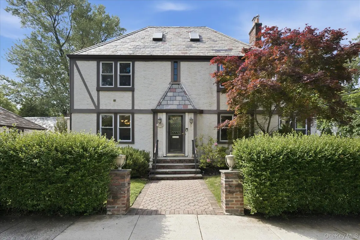 261-21 Pembroke Avenue, Great Neck, NY 11020 - #1