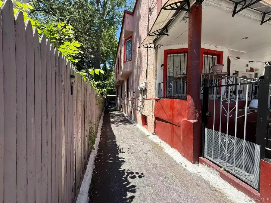 3935 Barnes Avenue, Bronx, NY 10466 - #3