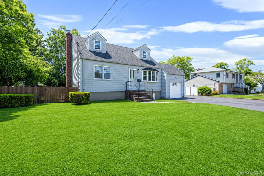 337 S 14th Street, Lindenhurst, NY 11757 - #2
