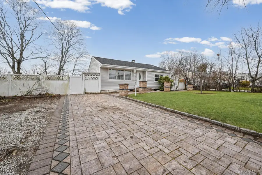 186 Westwood Drive, Brentwood, NY 11717 - #2