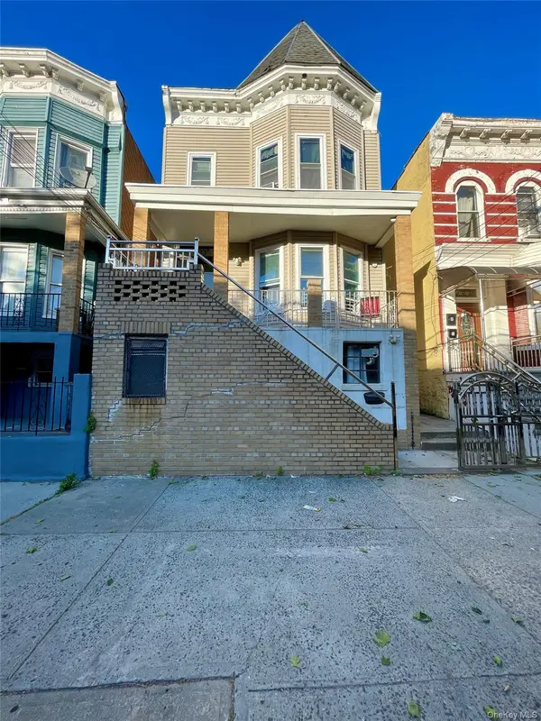 1822 Hunt Avenue, Bronx, NY 10462