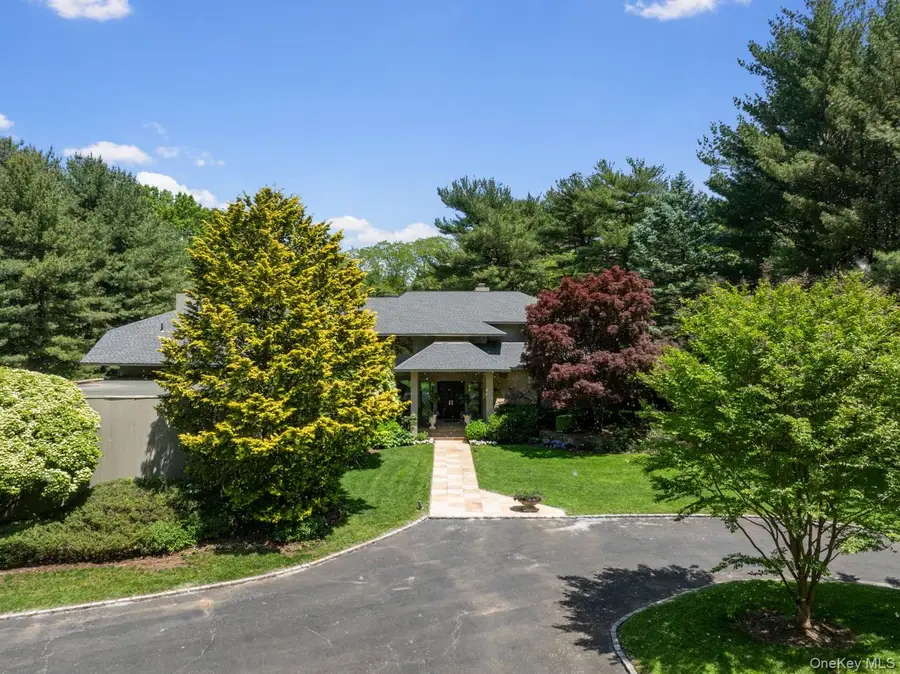 5 Coachmans Court, Old Westbury, NY 11568 - #2