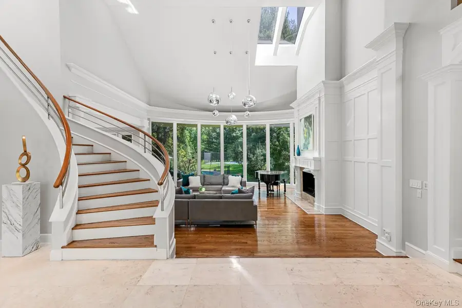5 Coachmans Court, Old Westbury, NY 11568 - #3