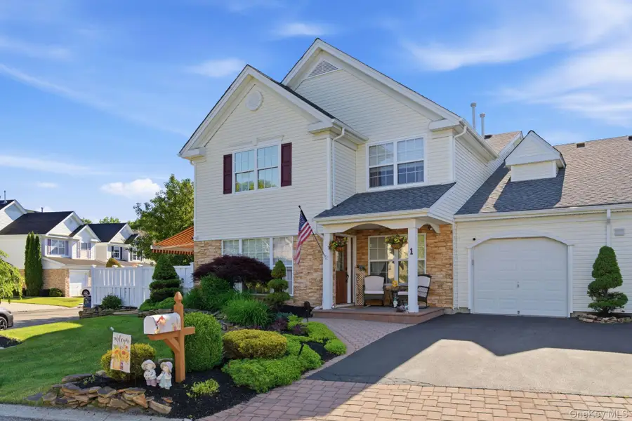 1 Robert Lane, Middle Island, NY 11953 - #2