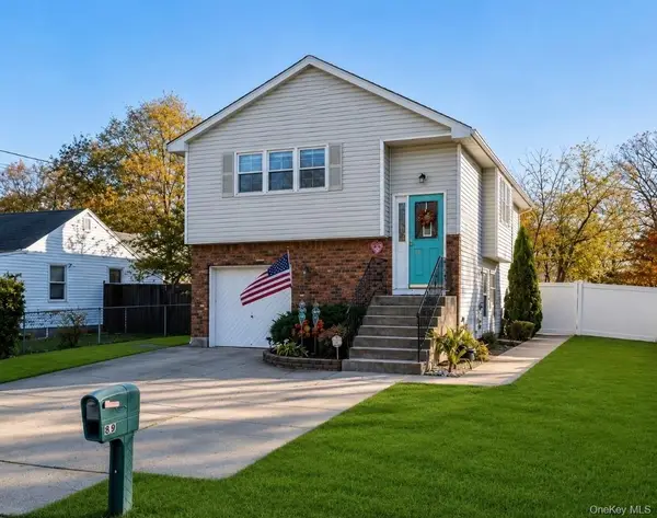 89 Woodycrest Drive, Farmingville, NY 11738
