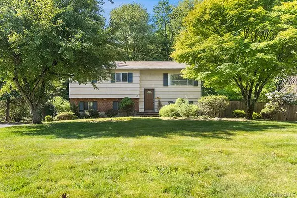 31 Amarillo Drive, Nanuet, NY 10954