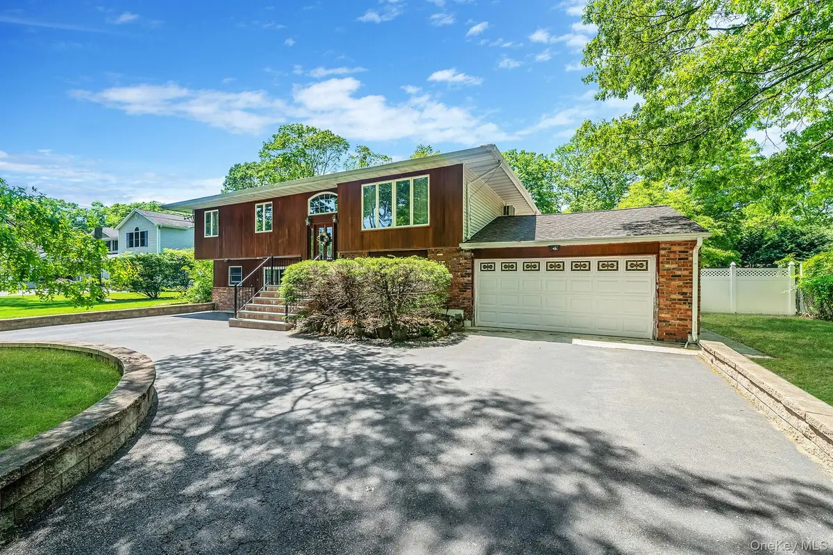 118 Ledgewood Drive, Smithtown, NY 11787 - #1