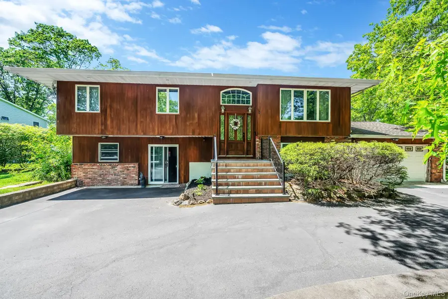 118 Ledgewood Drive, Smithtown, NY 11787 - #3