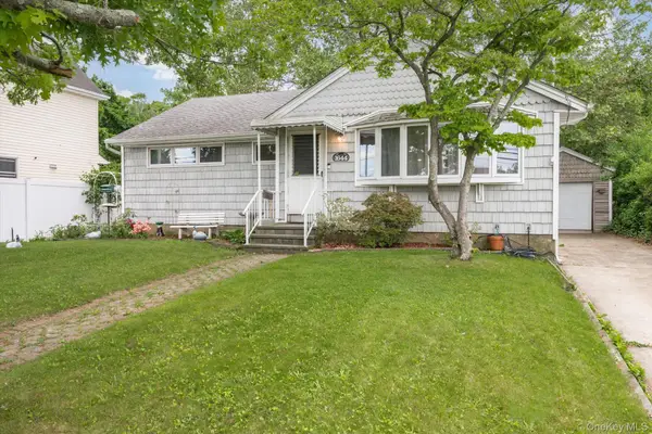 1644 Meadowbrook Road, Merrick, NY 11566