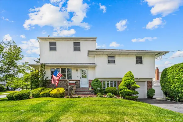 5 Chance Street, Hicksville, NY 11801
