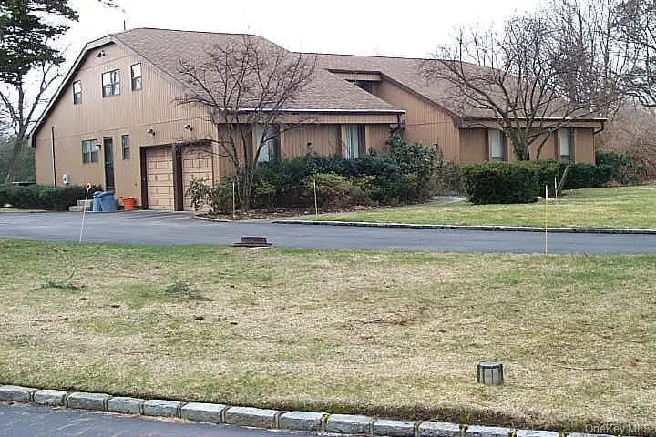 17 Campo Circle, Old Westbury, NY 11568 - #1