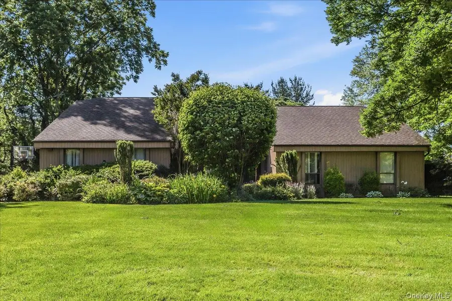 17 Campo Circle, Old Westbury, NY 11568 - #3