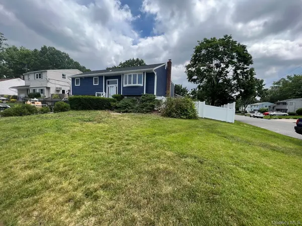 48 Franco Avenue, Selden, NY 11784