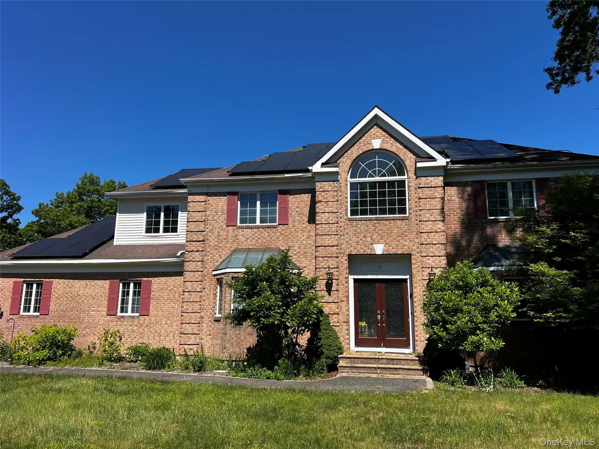 4 Penn Court, East Setauket, NY 11733 - #1
