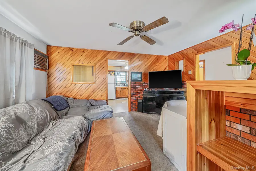561 Chestnut Street, Lindenhurst, NY 11757 - #2