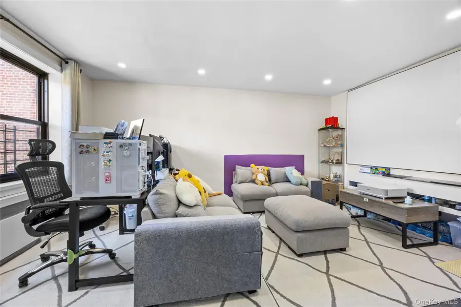 21208 75th Avenue #6D, Oakland Gardens, NY 11364 - #2