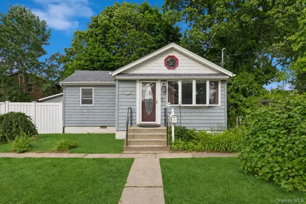 350 S Greene Avenue, Lindenhurst, NY 11757