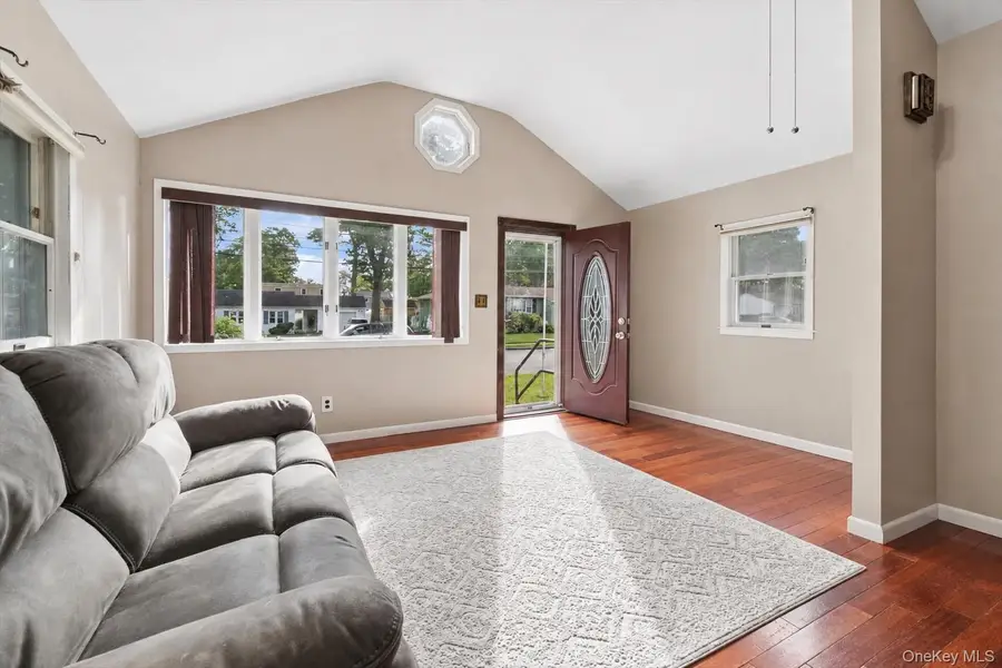 350 S Greene Avenue, Lindenhurst, NY 11757 - #2