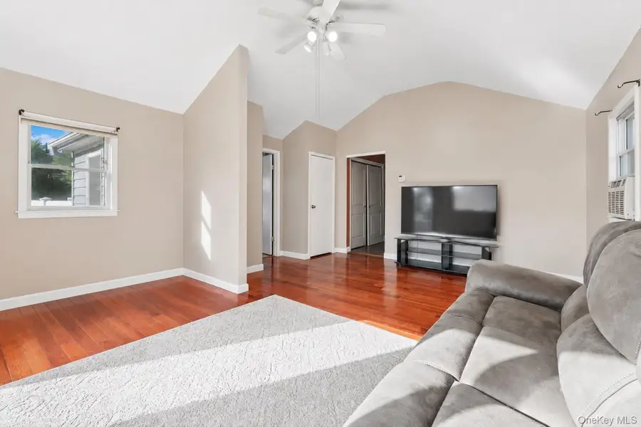 350 S Greene Avenue, Lindenhurst, NY 11757 - #3